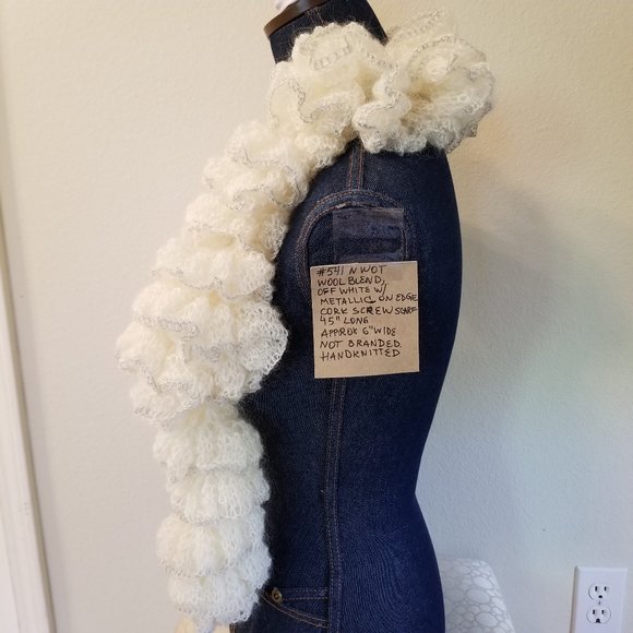 #541 NWOT RARE Hand Knitted Winer White Scarf 45" X 6" - Picture 4 of 9